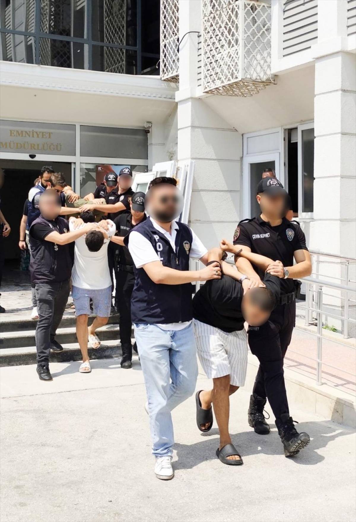 Mersin'de anne ve kızının silahla öldürülmesine ilişkin 2 tutuklama