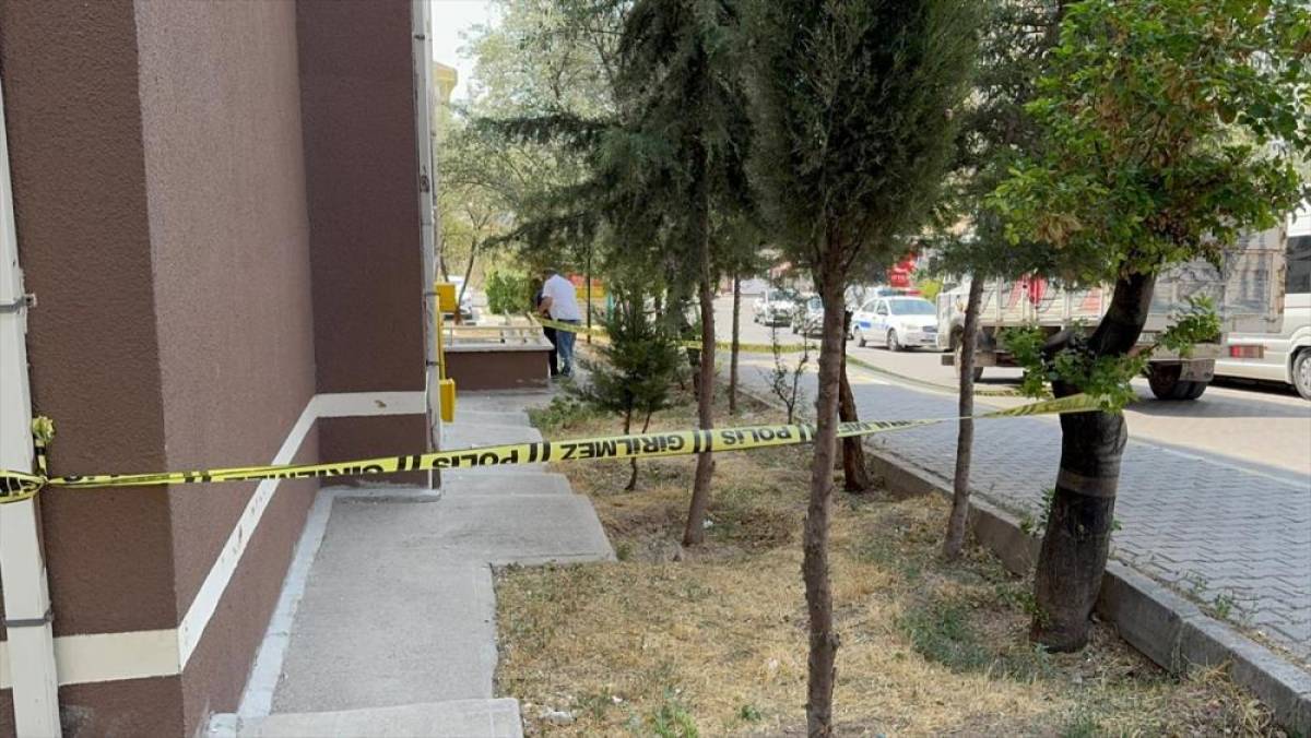 Aksaray'da 4. kattan düşen çocuk ağır yaralandı