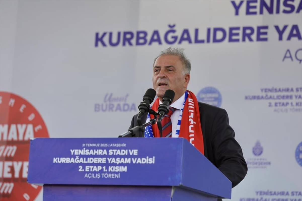 İBB tarafından yenilenen Yenisahra Stadı törenle hizmete açıldı