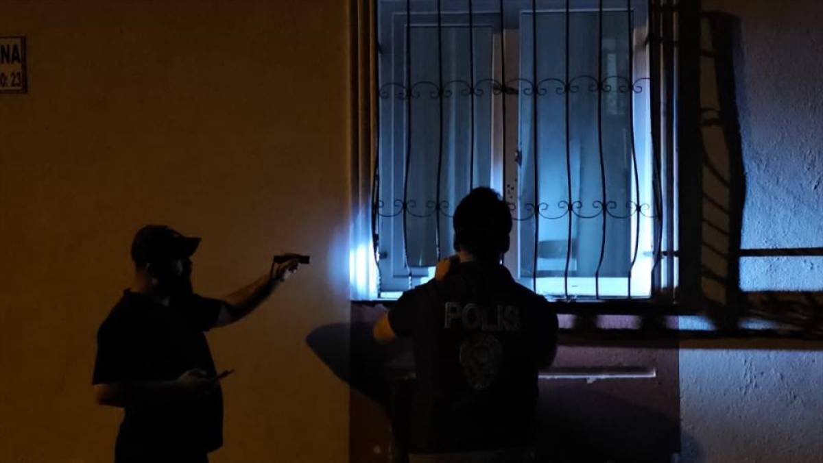 Çorum’da pompalı tüfekle ateş açılan dairede hasar oluştu