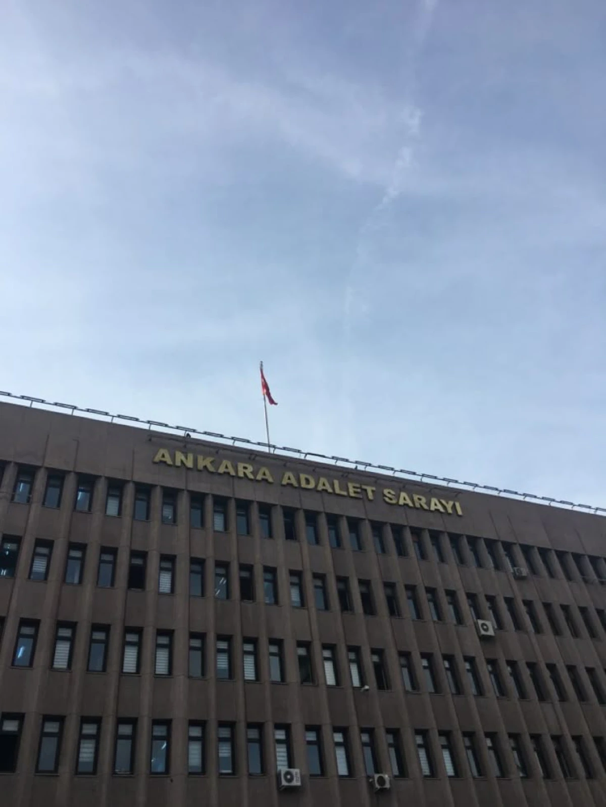 Adliye Kafeteryasında 100 Bin Liralık Vurgun Girişimi! Oyunu Yan Masadaki Savcı Bozdu