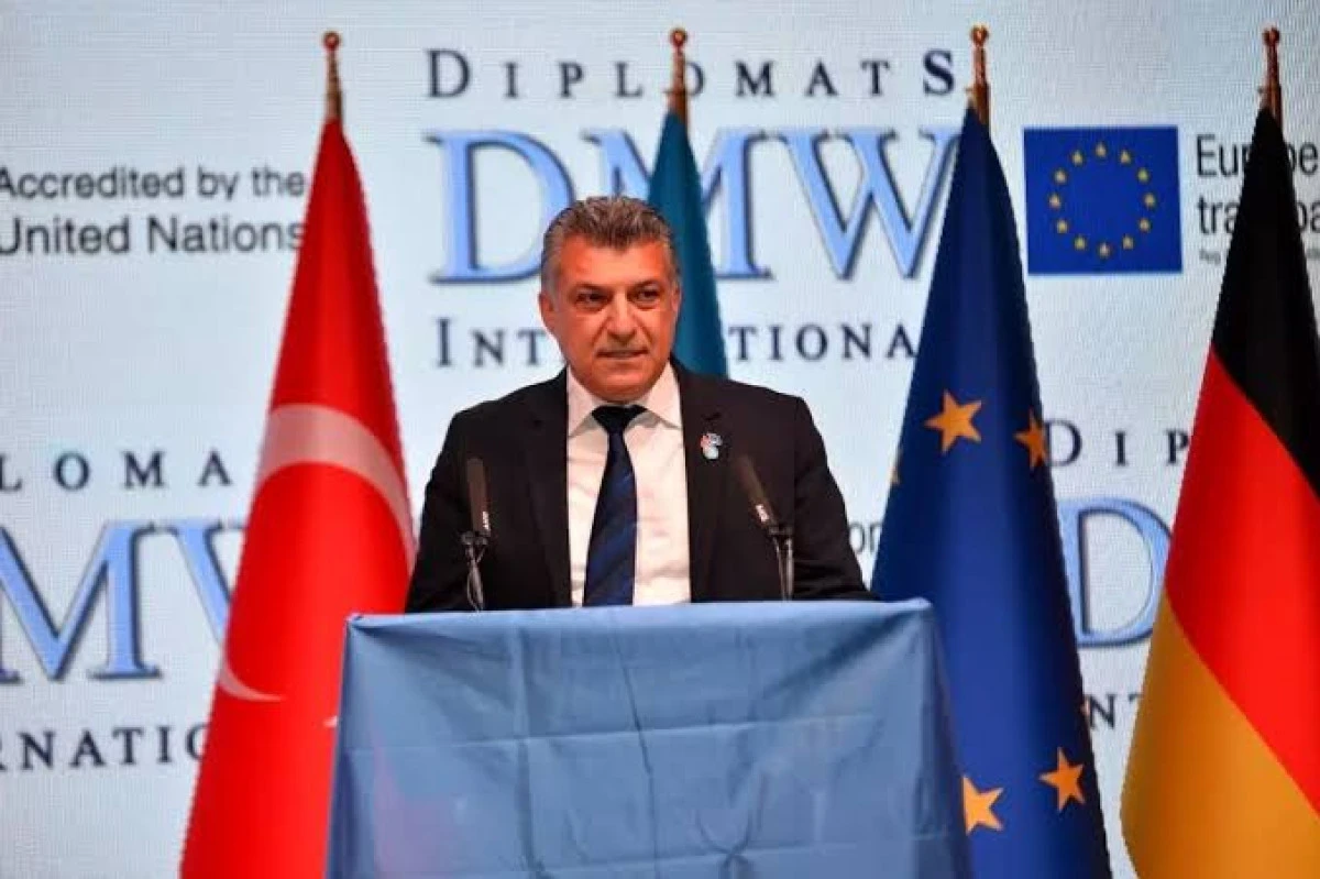 Akın G&uuml;rlek&rsquo;e bir destek de Diplomatlar Birliği&rsquo;nden!