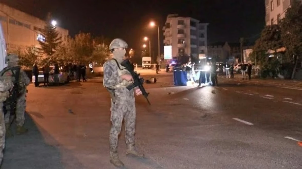 Arnavutköy’de Silahlı Saldırı (Armed Attack): Polis Yelekli (Police Vest) Kişi Öldü (Died)