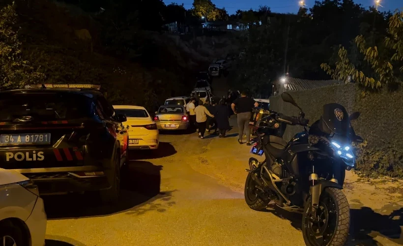 Arnavutk&ouml;y&rsquo;de uzaklaştırma kararına rağmen eski eşi ve oğlunu pompalı t&uuml;fekle &ouml;ld&uuml;ren baba intihar etti.