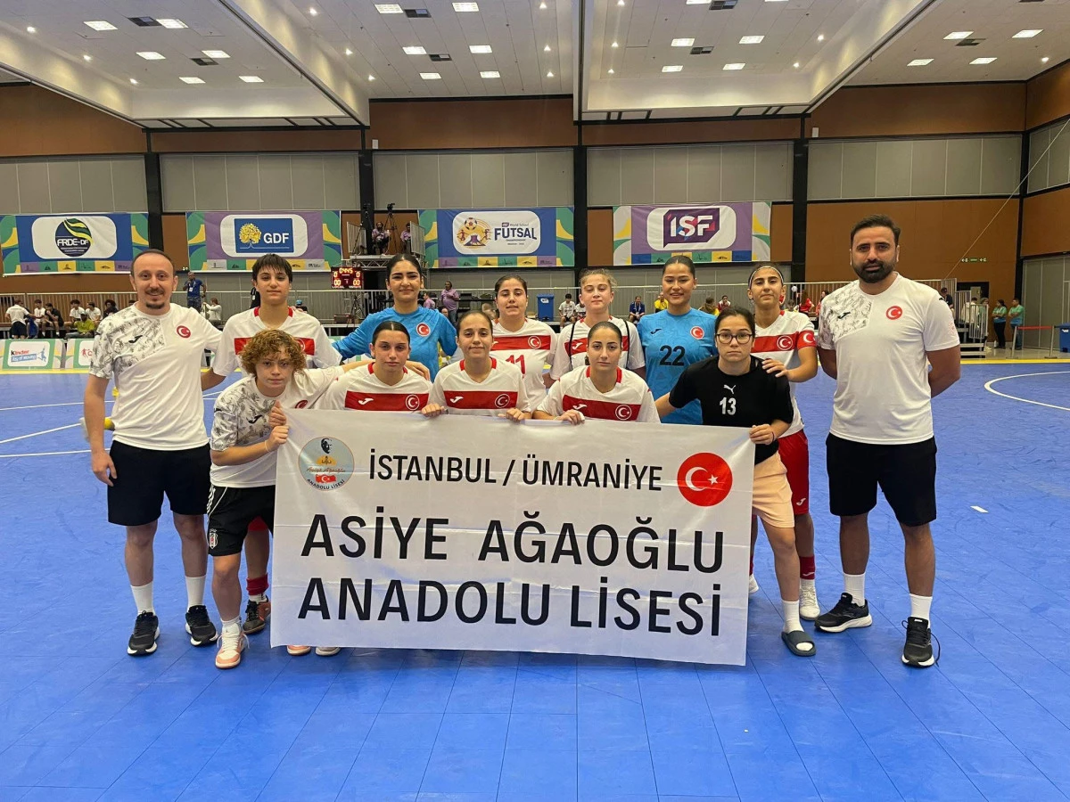 Asiye Ağaoğlu Anadolu Lisesi Kız Futsal Takımı Dünya Arenasında!