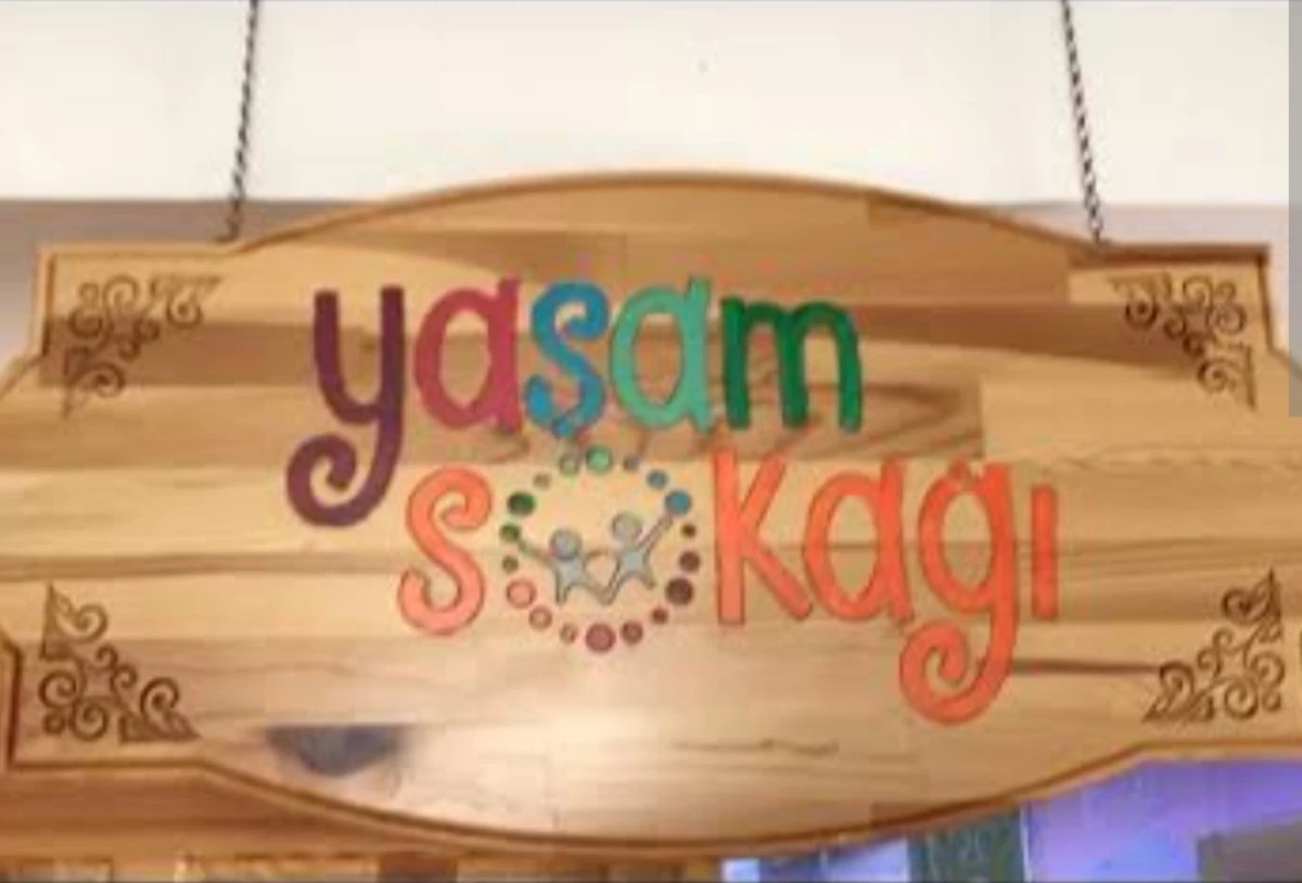 Avrupa'nın En İyi &Ouml;ğretmenleri Arasında İki T&uuml;rk Gururu: Yaşam Sokağı Eğitim Modeli ile Tarihe Ge&ccedil;tiler!
