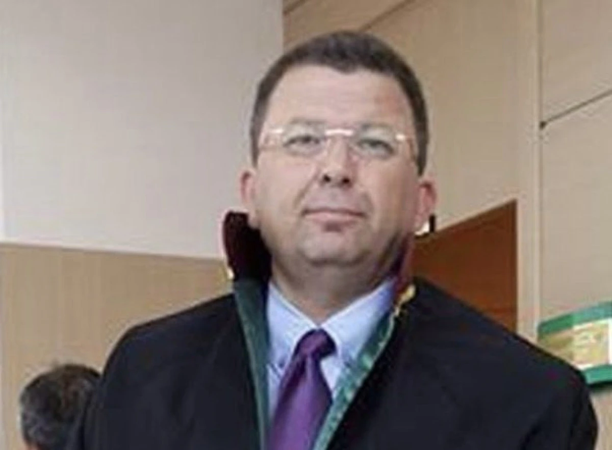 Avukat Tarcan &Uuml;L&Uuml;K: ADALETİN SESİNDEN G&Ouml;N&Uuml;LLERİN TİTREŞİMİNE