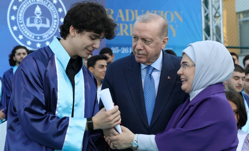 Başkan Erdoğan, torunu &Ouml;mer Tayyip Erdoğan'a diplomasını verdi