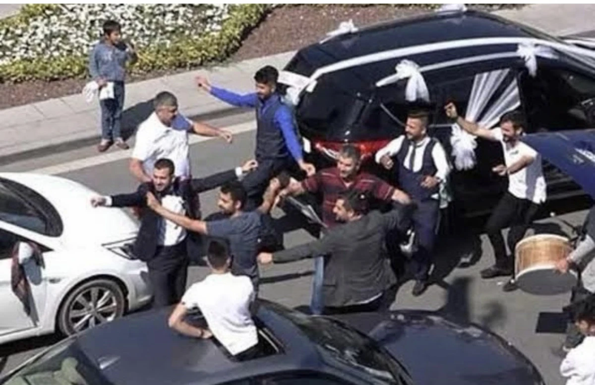 Belçika’da Düğün Konvoyu Trafik Cezası: 18 Türk Vatandaşa 5 Yıl Men ve 2000 Euro Para Cezası! 