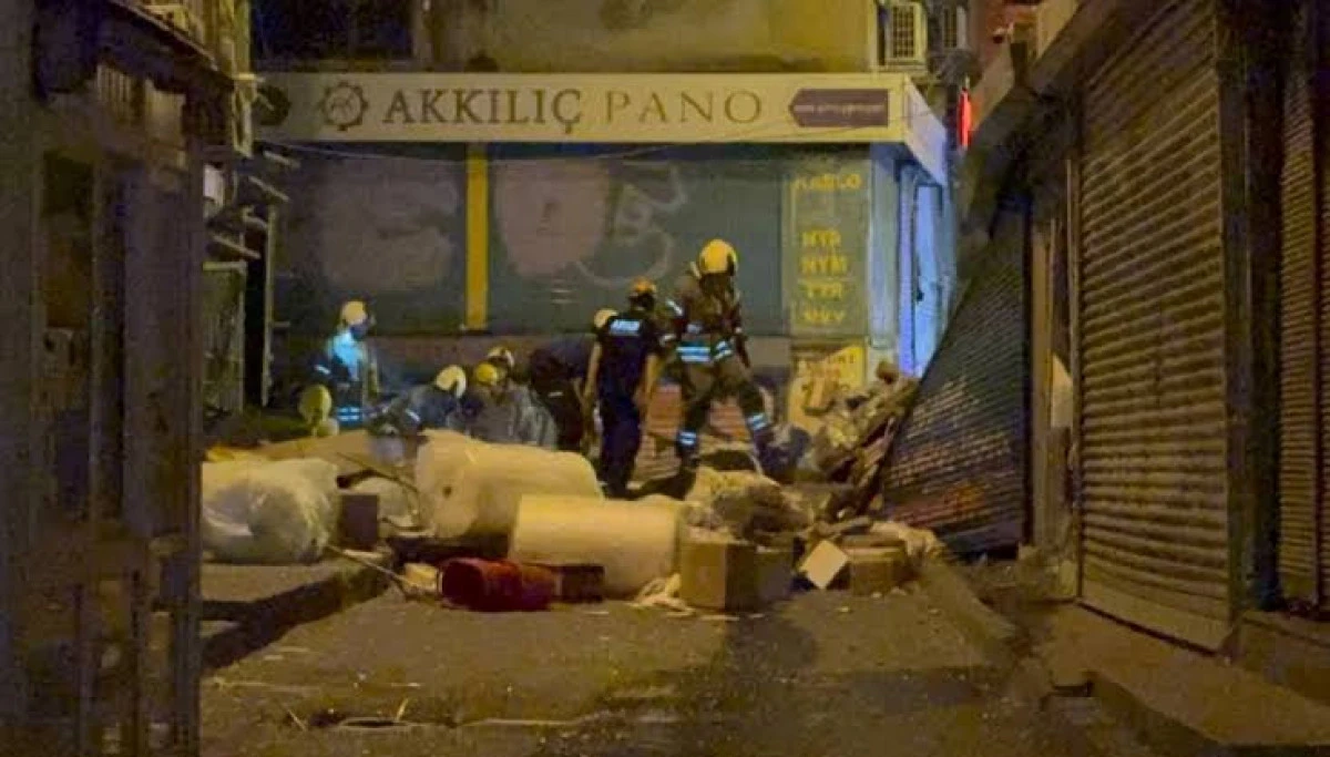 Beyoğlu’nda Büfede Patlama: Bina Çöktü, Can Kaybı Yok