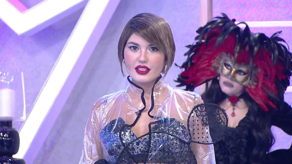 Bülent Ersoy ve Bahar Candan'ın Viral Anı: Aynı Mekanda Tabak Kıran ve Yemek Yedirilen Görüntüler Rönesans Tablosu Gibi Gündem Yarattı