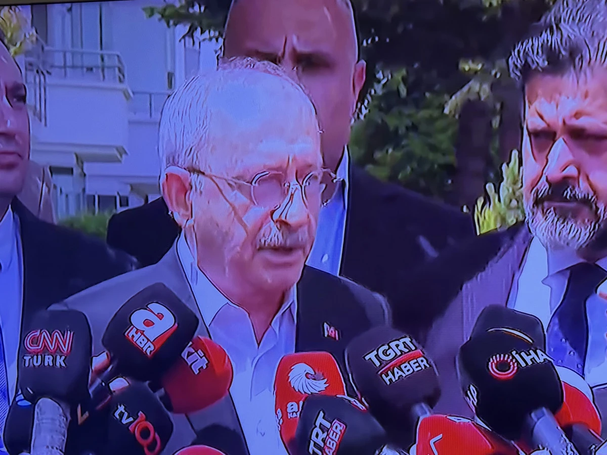 CHP&rsquo;de Mutlak Butlan Krizi: Kemal Kılı&ccedil;daroğlu&rsquo;ndan &Ouml;zg&uuml;r &Ouml;zel&rsquo;e İlk Mesajlar! Yedek Parti İddiaları Devam Ediyor