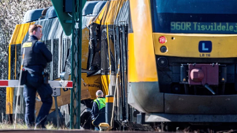 Danimarka'da iki tren &ccedil;arpıştı! Kazada 17 kişi yaralandı