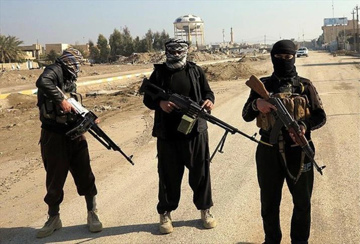 Deaş haberleri! İstanbul&rsquo;da Yılbaşı &Ouml;ncesi DEAŞ Ter&ouml;r Operasyonu: 115 Ş&uuml;pheli Yakalandı, Silahlar ve Dok&uuml;manlar Ele Ge&ccedil;irildi