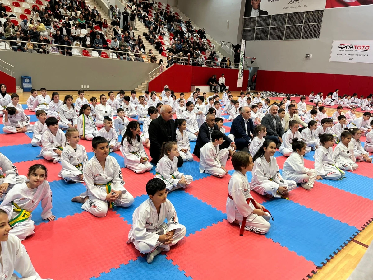 GAZİOSMANPAŞA&rsquo;DA SPOR Ş&Ouml;LENİ! 300 SPORCU, 700 VELİ, TEK Y&Uuml;REK B&Uuml;Y&Uuml;K ORGANİZASYON