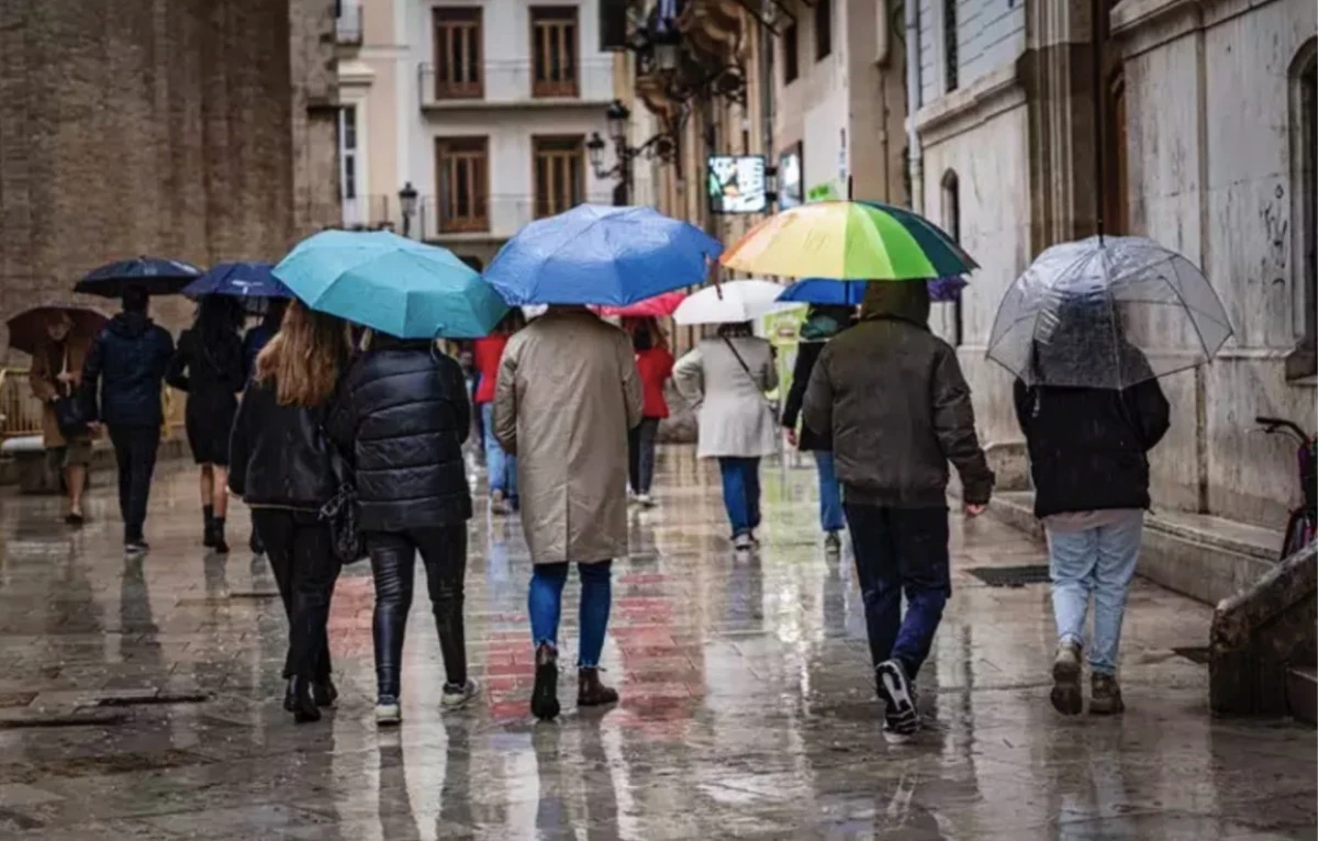 Hava durumu: Türkiye’de Kuvvetli Sağanak Yağış Alarmı! Bu Bölgelerde Sel, Fırtına, Hortum Riskine Dikkat 
