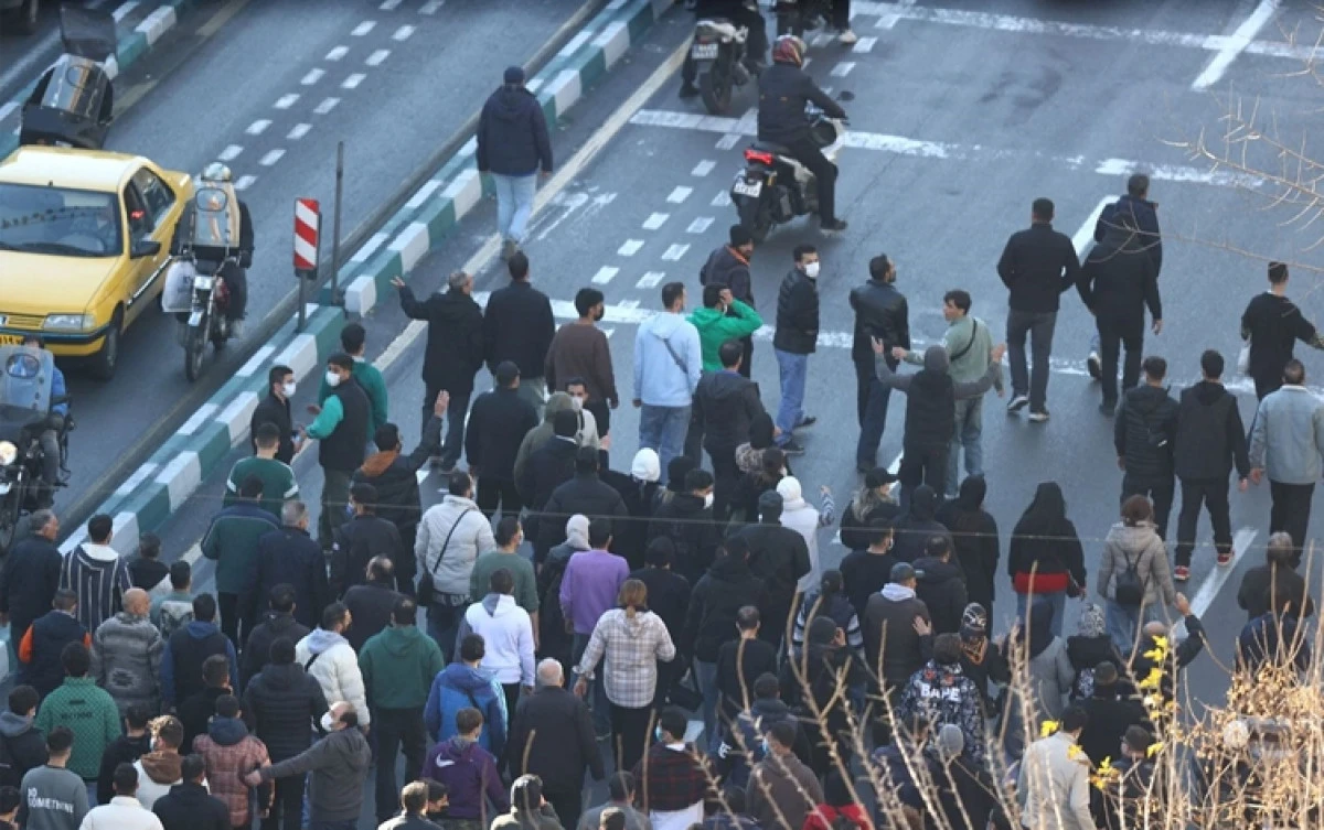 İran Protestoları: Loristan&rsquo;da Polis Karakoluna Saldırı! 3 &Ouml;l&uuml;, 17 Yaralı - Son Dakika Haberleri
