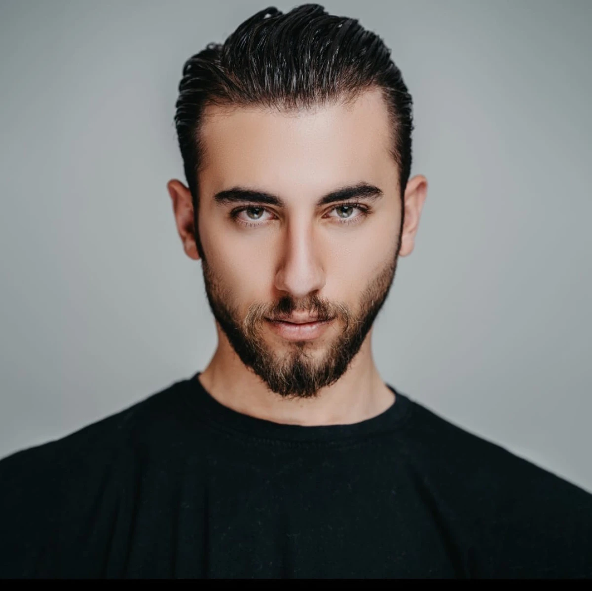 İRAN’IN PARLAYAN YILDIZI ALİSEV, “AŞKIN GÖLGESİ” MAKSİ SİNGLE’IYLA DÜNYAYA AÇILIYOR!