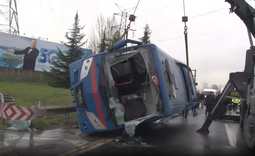 İstanbul cezaevi aracı devrilmesine sahne oldu