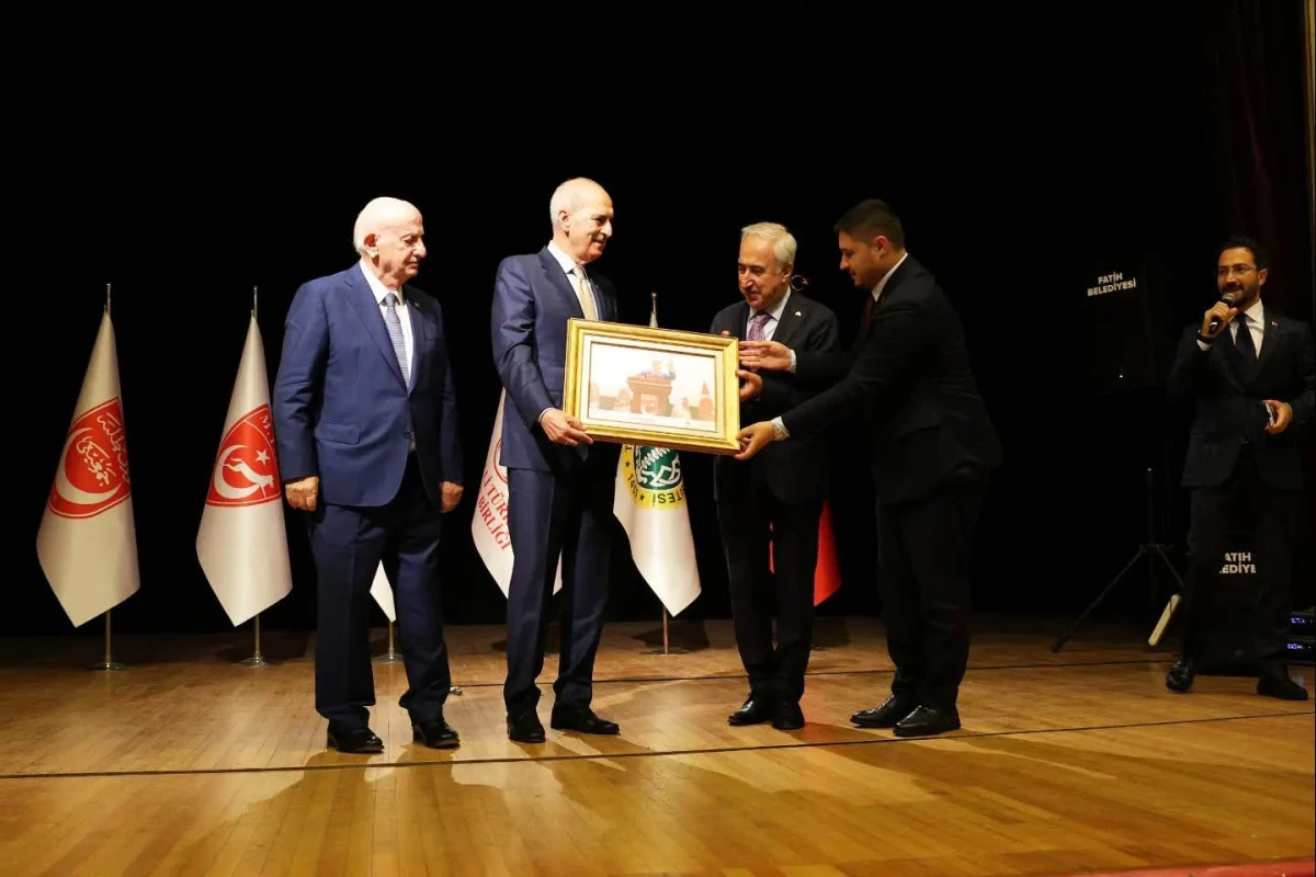 İstanbul &Uuml;niversitesi ve MTTB&rsquo;den &ldquo;Siyaset Okulu&rdquo; Mezuniyet T&ouml;reni