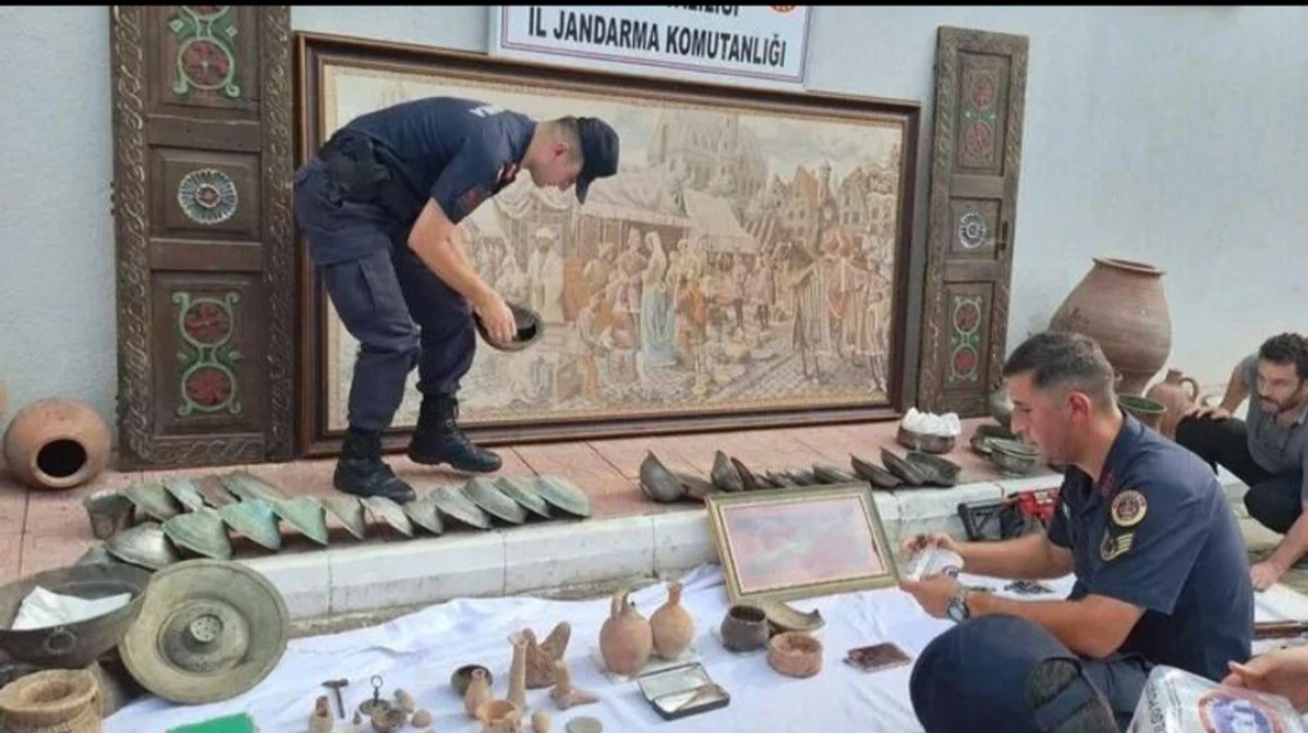 Jandarmadan Tarihi Eser Operasyonu Evden 806 Par&ccedil;a K&uuml;lt&uuml;r Varlığı &Ccedil;ıktı