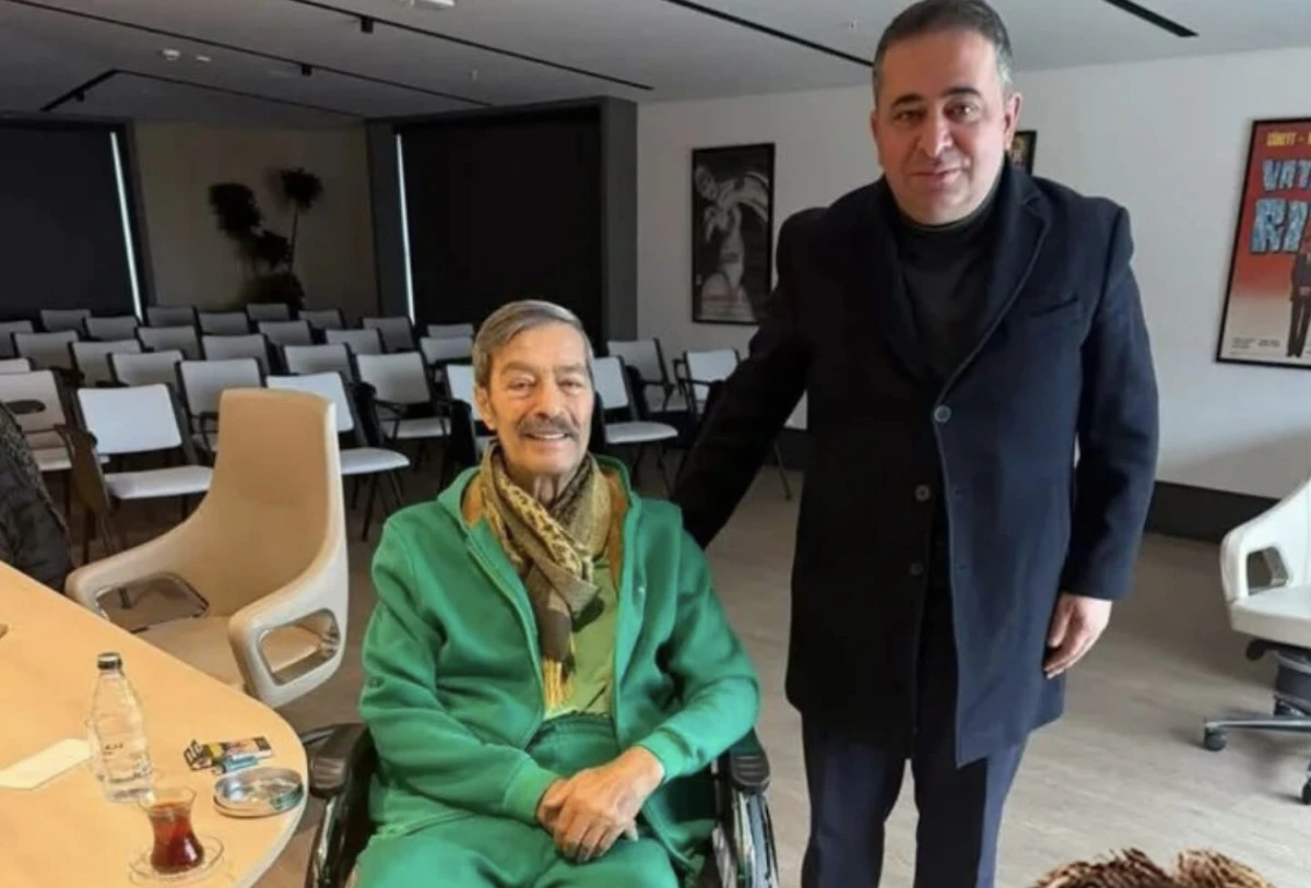 Kadir İnanır Son Hali 2025: Yeşilçam Efsanesinin Duygulandıran Ziyareti ve Türk Sineması’nın Yakışıklı Jönü