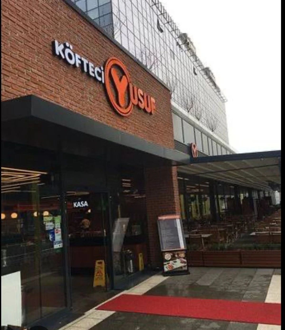 Köfteci Yusuf’ta Evcil Hayvan Krizi Patladı!