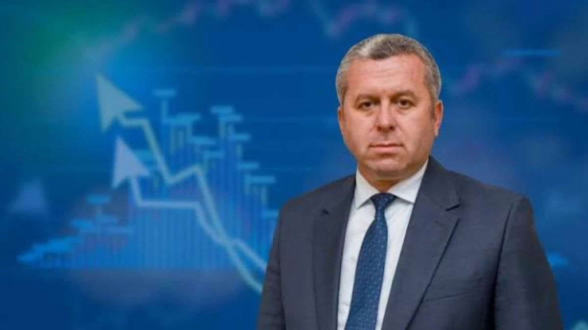 Mahmut YARDIMCIOĞLU: Yalnız Kalma Cesareti: Demokrasinin Unutulan Şartı
