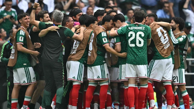 Meksika D&uuml;nya Kupası'na Galibiyetle Başladı: G&uuml;ney Afrika'yı 2-0 Mağlup Etti