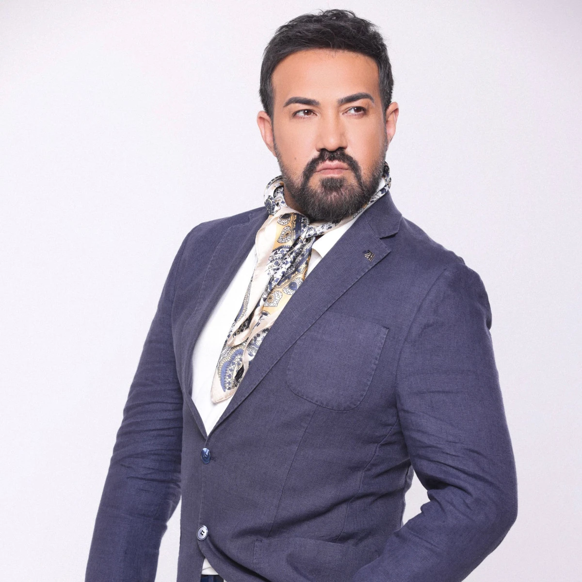 MÜNÜR YILDIZ’DAN GÜLLÜ COVER’I! KAYBOLAN AŞK
