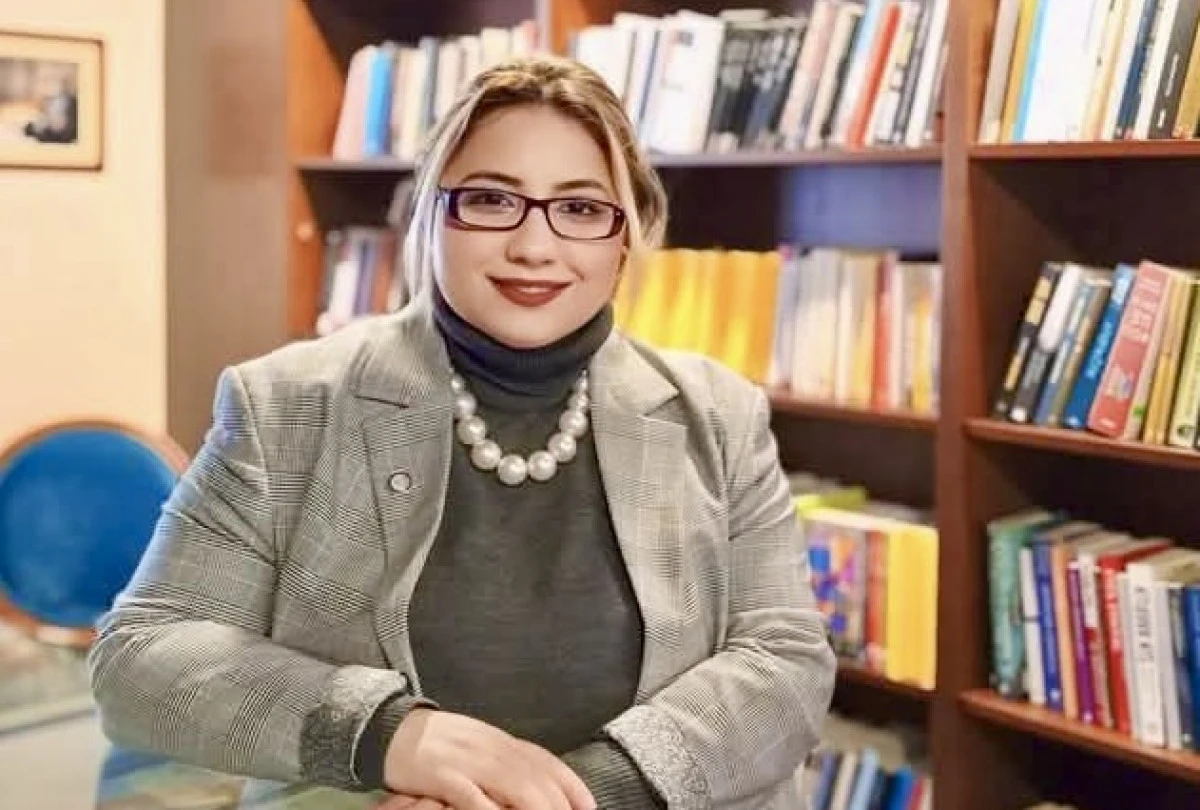 Nuşin Kazak yazdı: Partideki Bal Arıları ve Eşek Arıları
