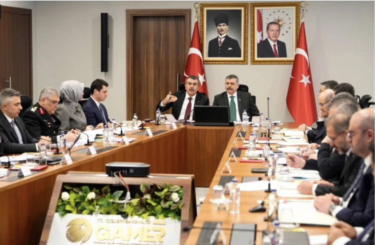 Okullarda G&uuml;venlik Toplantısı: İ&ccedil;işleri ve Milli Eğitim Bakanları Acil &Ouml;nlemleri Masaya Yatırdı!