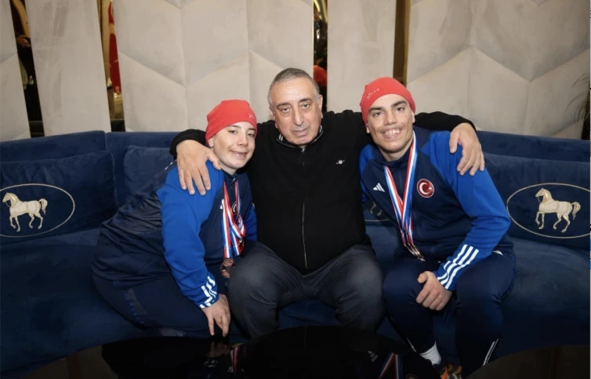 Otizmli ikizler milli kayak&ccedil;ı! Başarıdan başarıya koşuyor