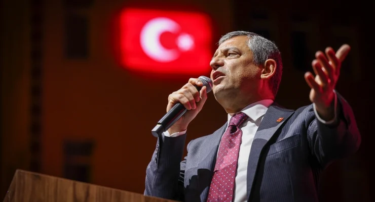 Özgür Özel’den Akın Gürlek’e Sert Suçlama: Eti Maden Lüksemburg Şirketinden Haksız Maaş İddiası!