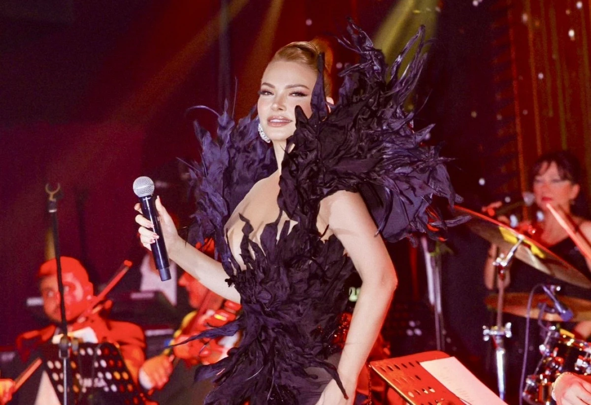 PINAR ELİÇE SAHNEDE MALEFİZ OLDU