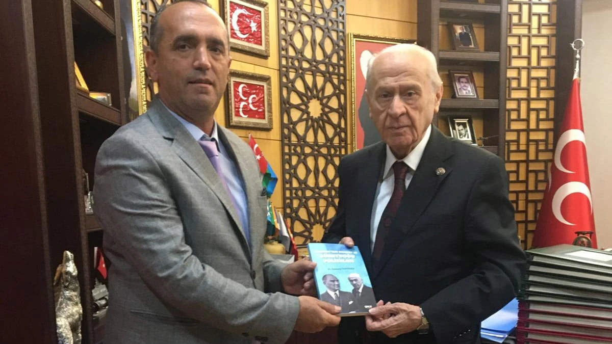 Ramazan Topdemir, Terörsüz Türkiye kitabını Devlet Bahçeli’ye sundu