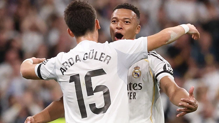 Real Madrid 4-0 Valencia Maçı Heyecanı: Arda Güler Mbappé'ye Muhteşem Asist, Liderlik Taçlandı