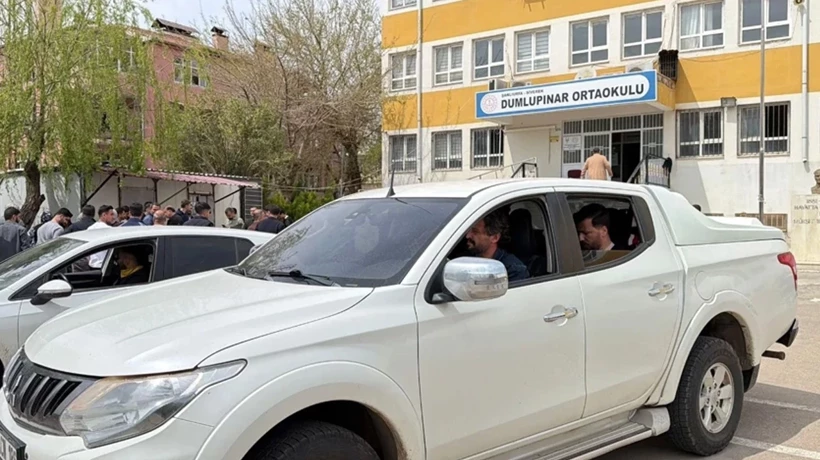 Şanlıurfa &ouml;ğretmene bı&ccedil;aklı saldırı olayını konuşuyor