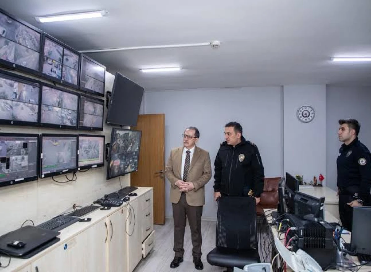 Selami Yıldız &Uuml;mraniye&rsquo;&rsquo;de! Adnan Ayhan&rsquo;ı ve &Uuml;mraniye il&ccedil;e emniyeti ziyaret etti