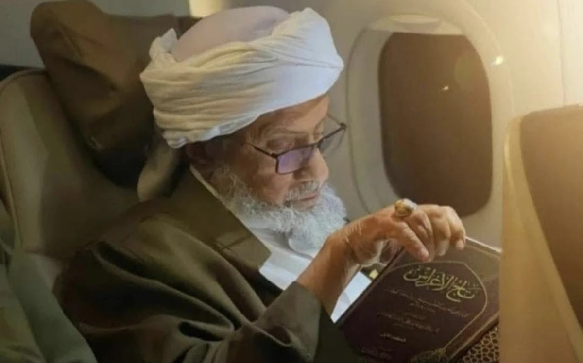 Seyyid Hab&icirc;b &Ouml;mer el-Ceyl&acirc;n&icirc; Hazretleri Vefat Etti: U&ccedil;akta Kitap Okurken Son Demler ve İlham Verici Hayat Hikayesi