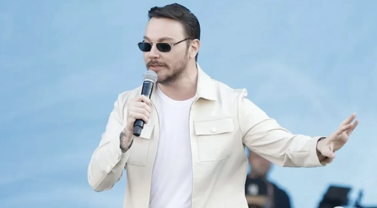 Sinan Ak&ccedil;ıl: Bilseydim marşı , &lsquo;T&uuml;rkler Geliyor&rsquo; değil, &lsquo;T&uuml;rkler Gidiyor&rsquo; yapardım