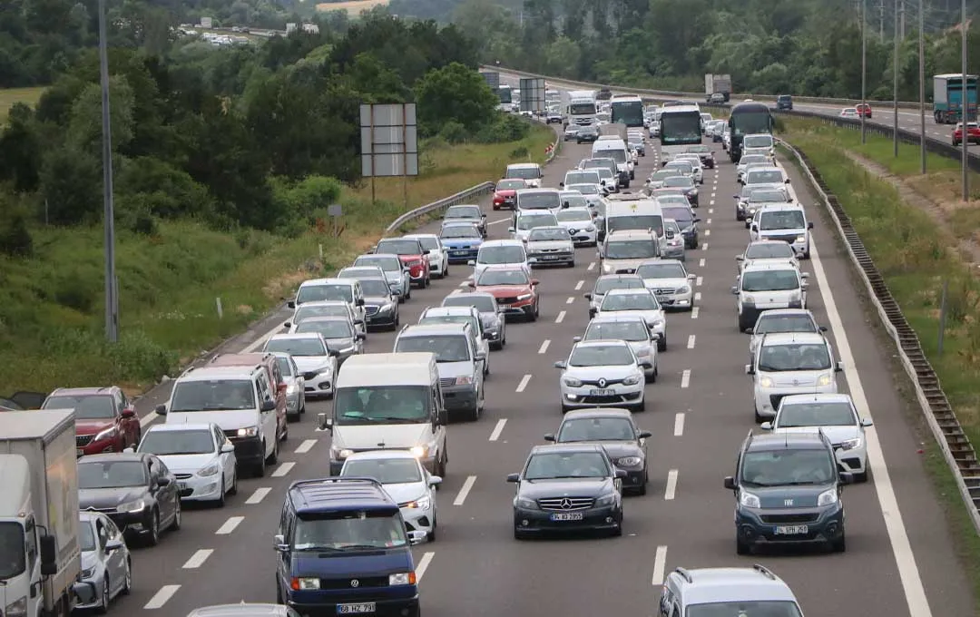 Şof&ouml;rler dikkat: Anadolu Otoyolu'nun Kocaeli kesimi Ankara y&ouml;n&uuml; trafiğe kapatılıyor