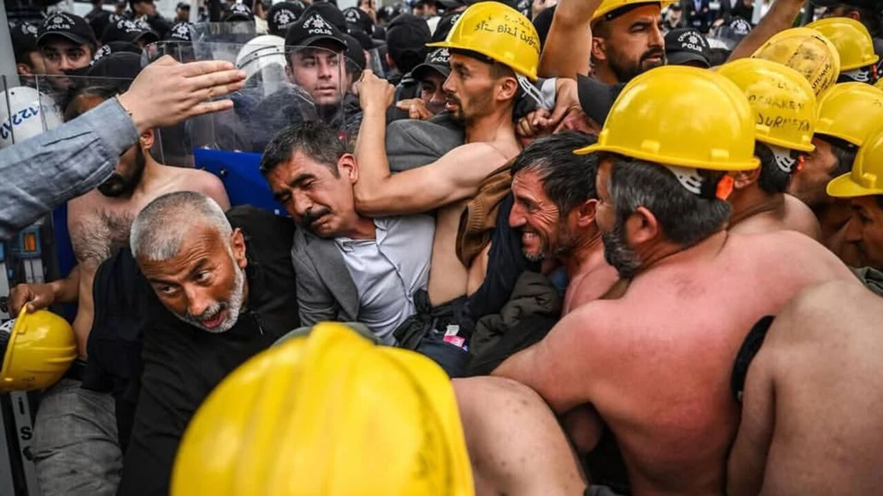 Son Dakika: Bağımsız Maden-İş Sendikası&rsquo;ndan İ&ccedil;işleri Bakanlığı&rsquo;na Ziyaret: G&ouml;kay &Ccedil;akır ve Başaran Aksu Madencilerin &Ouml;denmeyen Alacakları İ&ccedil;in Bakanla G&ouml;r&uuml;şmeye Gidiyor