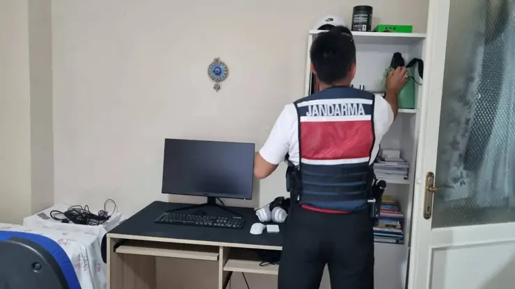 SON DAKİKA! MİT 2 ilde eş zamanlı operasyon yaptı: Kredi kartı şebekesi &ccedil;&ouml;kertildi