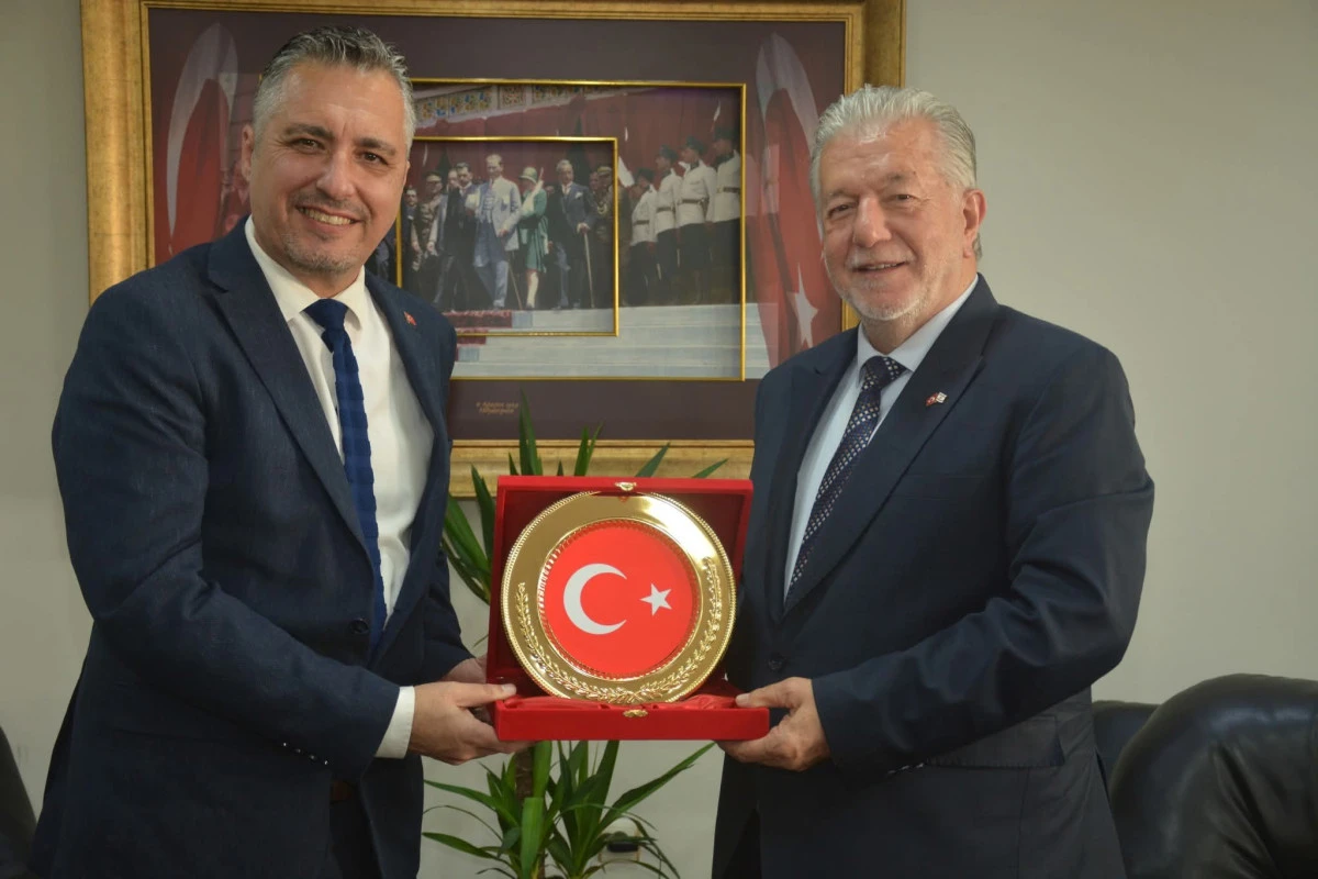 STK&rsquo;ların Sesi Tolga Abacı: İzmir&rsquo;de G&ouml;n&uuml;llere K&ouml;pr&uuml; Kuruyor