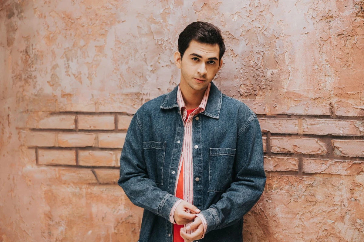 &ldquo;Tek Başına Ziyan Olma&rdquo; &mdash; Okan &Ouml;zbek&rsquo;ten G&uuml;&ccedil;l&uuml; Bir İlk Single