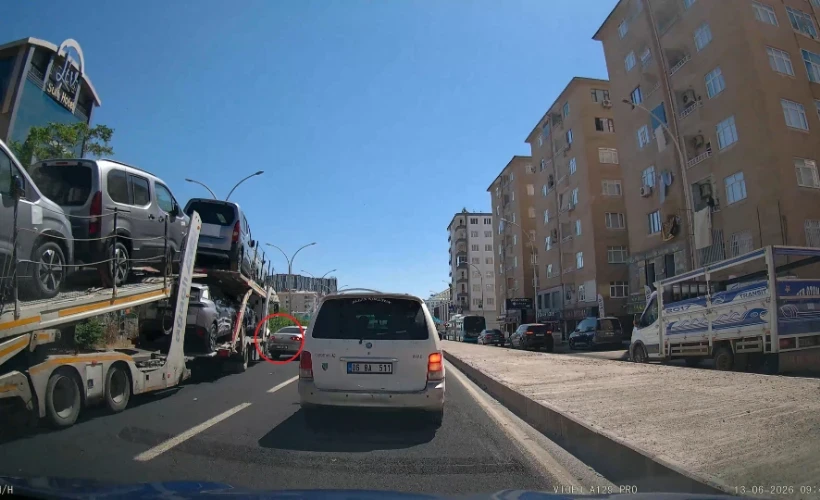 TIR şof&ouml;r&uuml; manevra ile kazayı &ouml;nledi