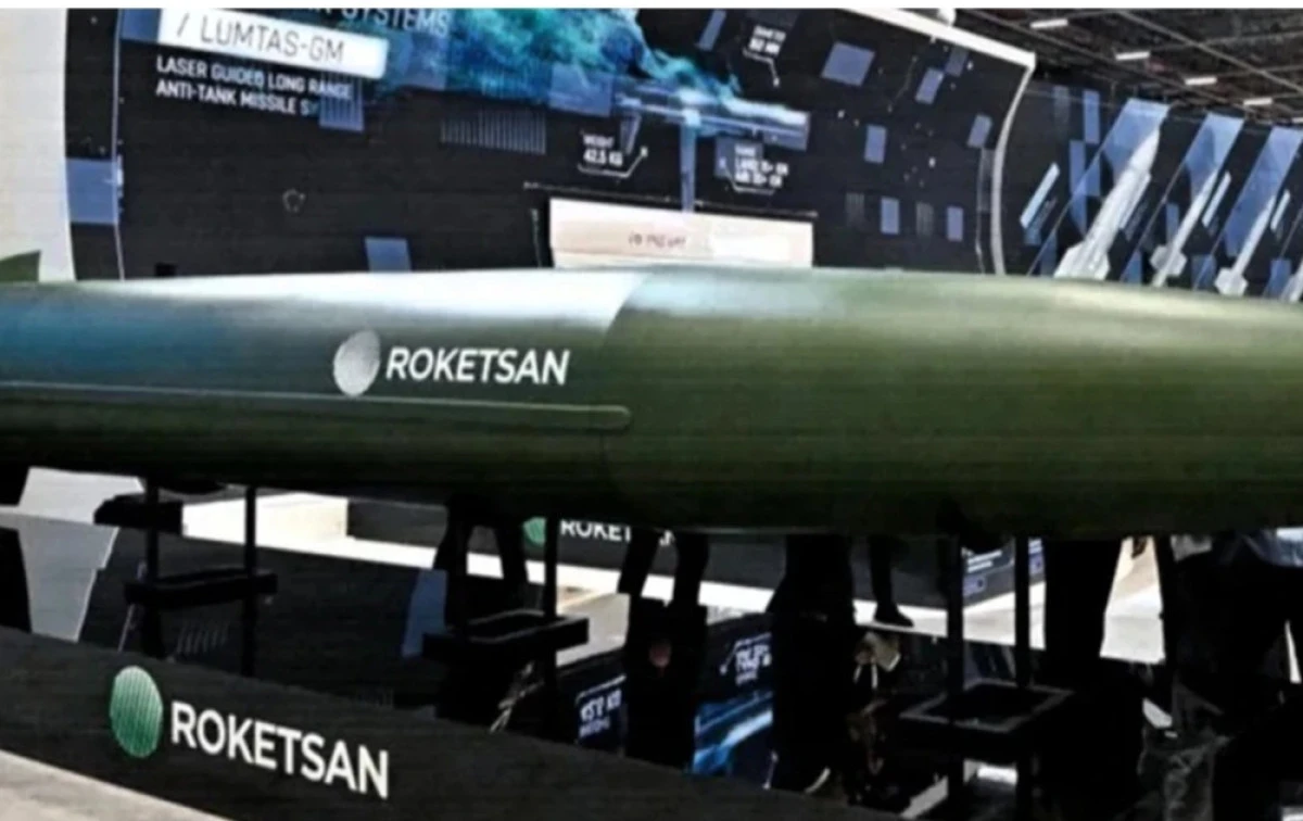 T&uuml;rk savunma sanayisi Eurosatory&rsquo;de g&uuml;c&uuml;n&uuml; sergiliyor T&uuml;rk savunma sanayisi, d&uuml;nyanın en &ouml;nemli savunma ve g&uuml;venlik organizasyonları arasında g&ouml;sterilen Eurosatory Fuarı&rsquo;nda geniş katılımıyla dikkat &ccedil;ekiyor.