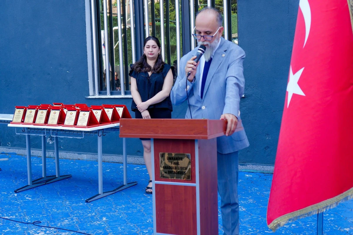 &Uuml;mraniye Final Okulları&rsquo;nda Karne Heyecanı: &Ouml;ğrenciler ve Veliler Bir Arada