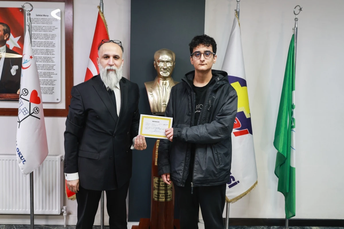 &Uuml;mraniye Final Okulları&rsquo;nda Karne Heyecanı ve Onur &Ouml;d&uuml;lleri Dağıtımı